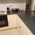 アパート 2 Bedroom In Makenzi ラルナカ