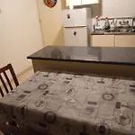 アパート 2 Bedroom In Makenzi
