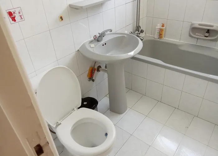 2 Bedroom In Makenzi