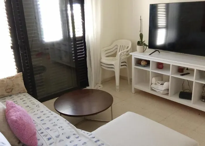 2 Bedroom In Makenzi Ларнака