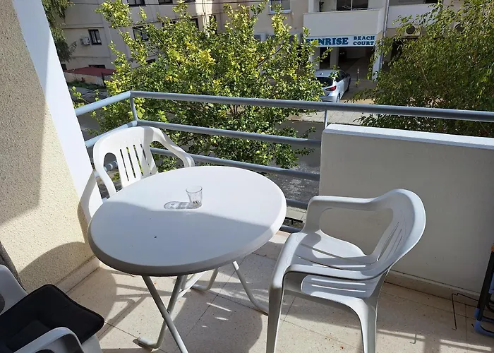 Апартаменти 2 Bedroom In Makenzi *